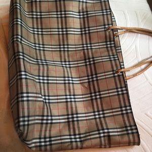 Burberry tote large. Preowned